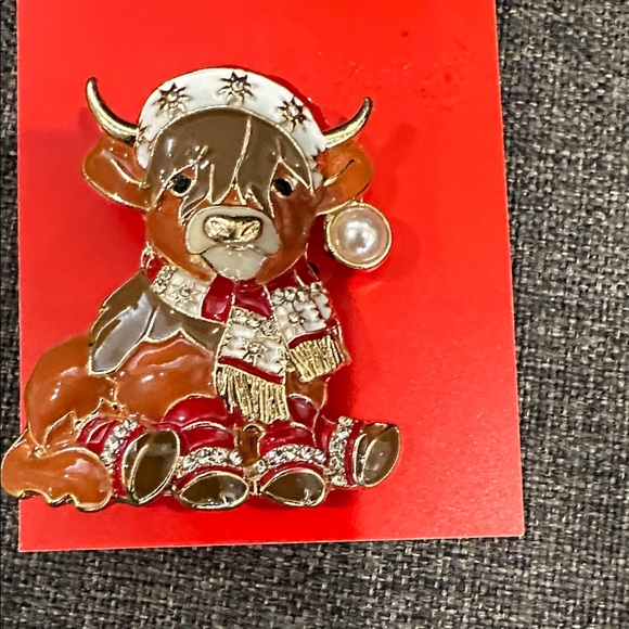 Holiday Lane Festive Highland Cow Pin with Gold and Red Accents - Picture 4 of 4